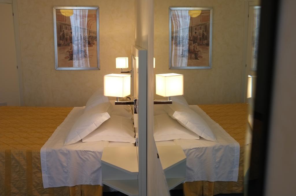 Hotel Della Citta Et De La Ville Forlì Zimmer foto